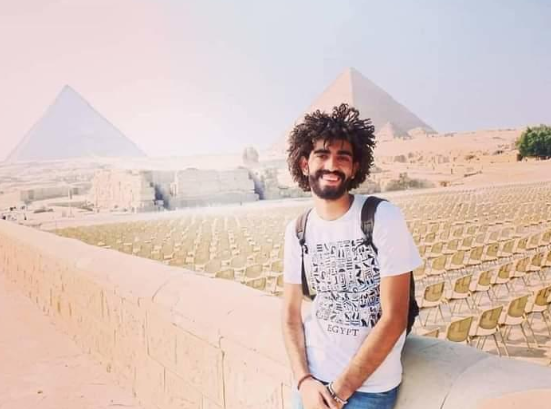 وفاة بلوجر مصري شهير بعد انتصاره على إدمان الكحول