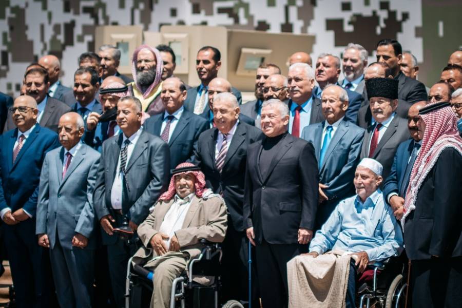 الملك يؤكد اعتزازه بنشامى الجيش والأجهزة الأمنية عاملين ومتقاعدين