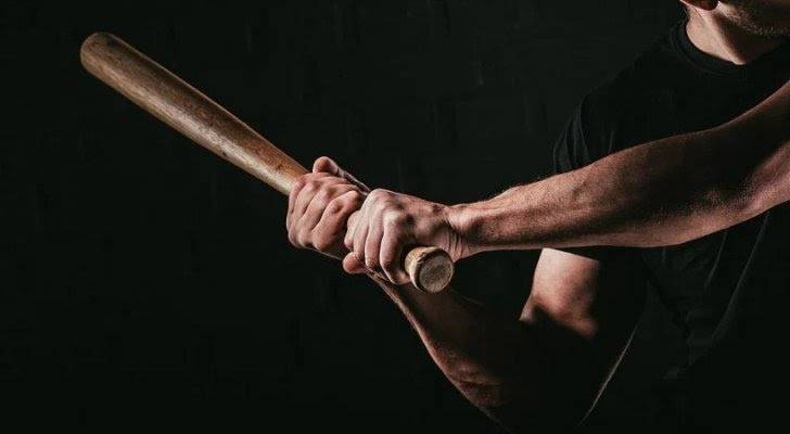 مواطن يعتدي على معلم في المفرق