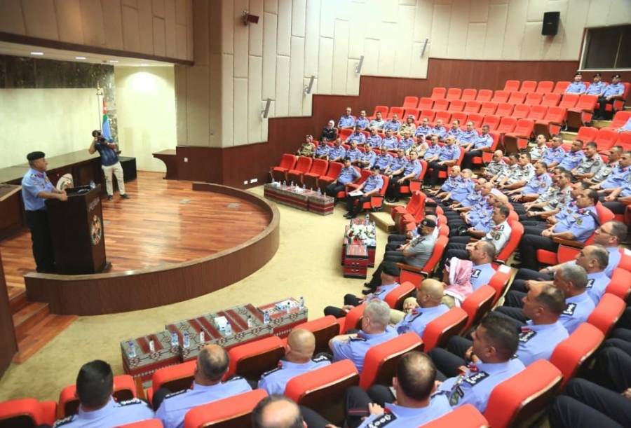 مندوب مدير الأمن العام  يقلد الرتب الجديدة لكبار الضباط..صور