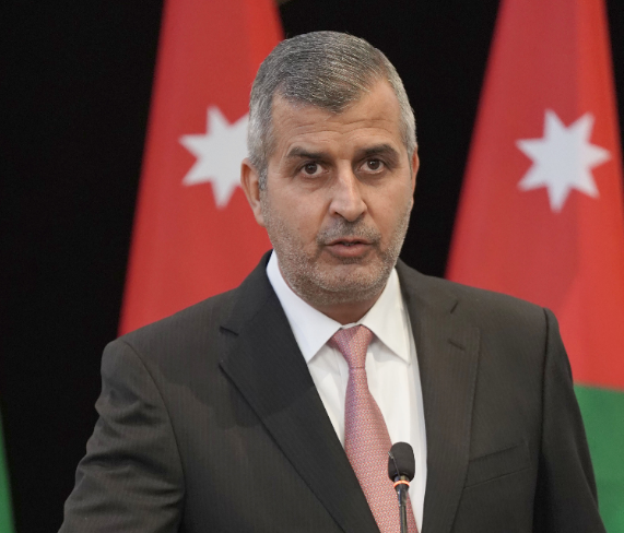 الخرابشة: رفع أسعار المحروقات تدريجيا في ظل ارتفاعها عالميا