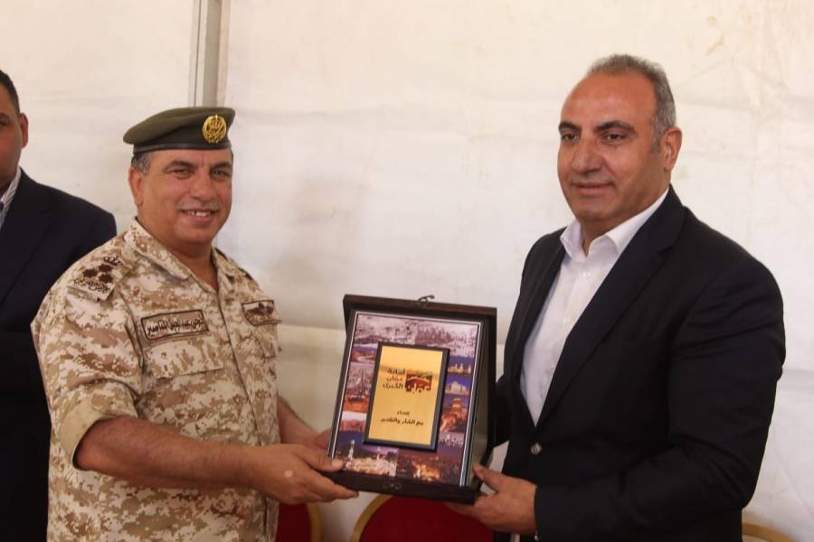 أمين عمان وأعضاء مجلس أمانة عمان الكبرى يزورون واجهة المنطقة العسكرية الشرقية.