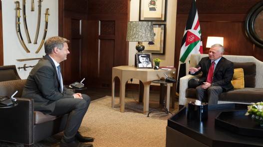 الملك يستقبل نائب المستشار الألماني في قصر الحسينية