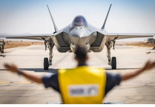 إسرائيل تُطوّر طائرات أف 35