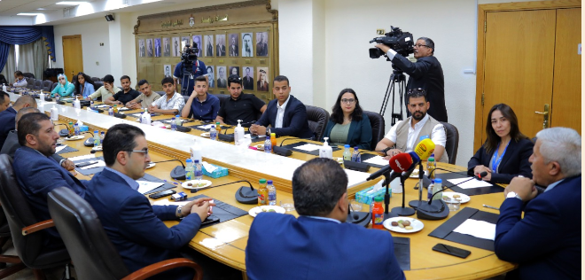 إدارية النواب تلتقي وفدا طلابيا من قرى الأطفال