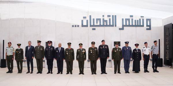 الملك ينعم بأوسمة ملكية على ضباط وضباط صف متميزين