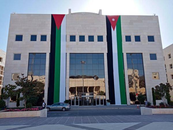 مجمع الحسين للأعمال يحتفل بالأعياد الوطنية