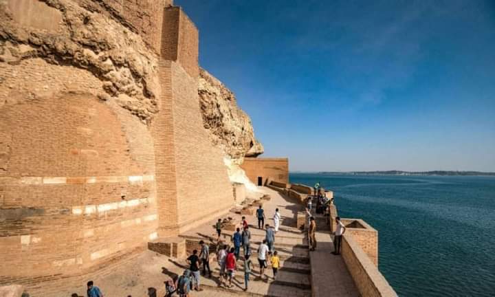 قلعة «جعبر» الأثرية وجهة للسوريين بعد سنوات من الانقطاع فرضتها الحرب