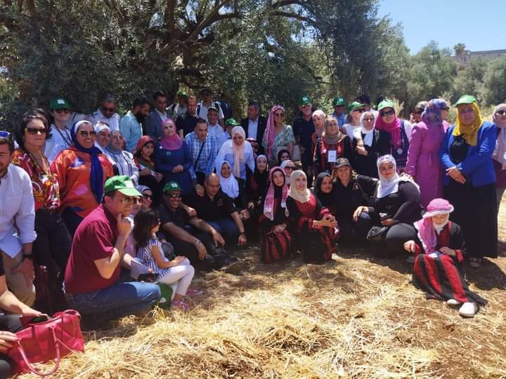 عجلون : جولة للتعريف بأهمية شجرة الزيتون وتسويقها سياحيا بمشاركة وفود عربية وأجنبية _صور