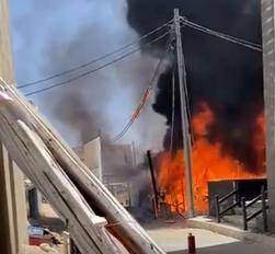 حريق في كرفانين بمجمع حافلات عمان  إربد