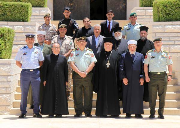 المركز الأردني لبحوث التعايش الديني يزور صرح الشهيد (صور)