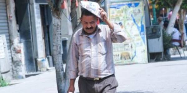 ارتفاع الحرارة في مصر يتسبب باشتعال غرفة كهرباء