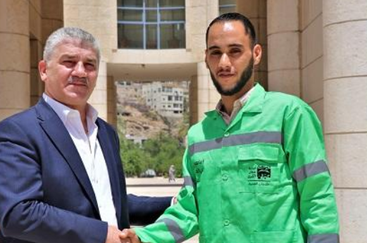 أمانة عمان تكرم الشاب الأردني الأسمر