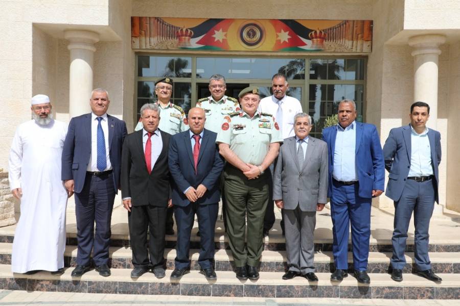 مدير الخدمات الطبية الملكية يستقبل متقاعدي جنوب شرق عمان العسكريين