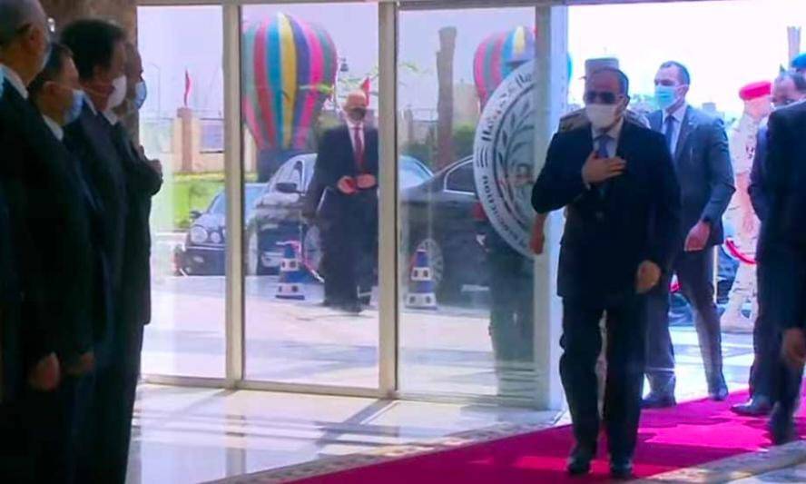 السيسي يصل مقر افتتاح مشروع مجمع الإنتاج الحيواني والألبان ب‏السادات