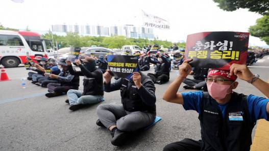 اتحاد سائقي الشاحنات في كوريا الجنوبية يدرس تعطيل شحنات الفحم لمحطات الكهرباء