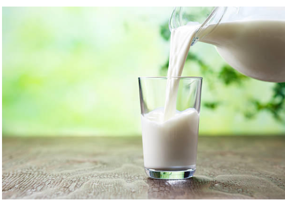 حنيفات: الحليب ارتفع بدول مجاورة 67