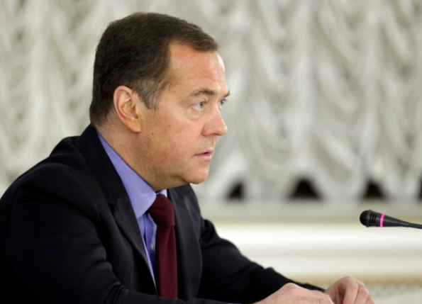 ميدفيديف: من قال إن أوكرانيا ستكون على خريطة العالم بعد عامين؟