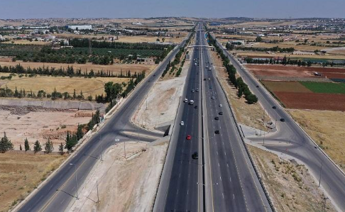 هل تفرض الحكومة رسوماً على عبور الطرق؟