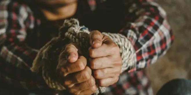 حدث يدعي اختطافه من قبل 5 أشخاص بعمان