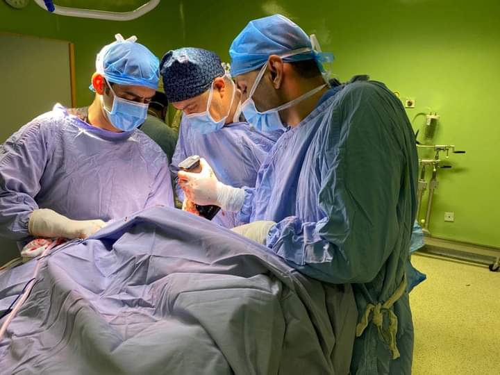 تغيير كامل لمفصل  الكتف لمريض اربعيني في مستشفى الأميرة هيا بنت الحسين العسكري.....