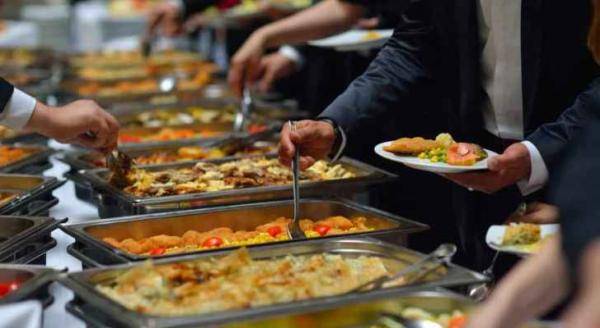 وزير أسبق يدعو للتوقف عن تقديم البوفيهات .. والعودة لثقافة كورونا