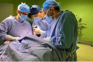 تغيير كامل لمفصل الكتف لمريض اربعيني في مستشفى الأميرة هيا بنت الحسين العسكري