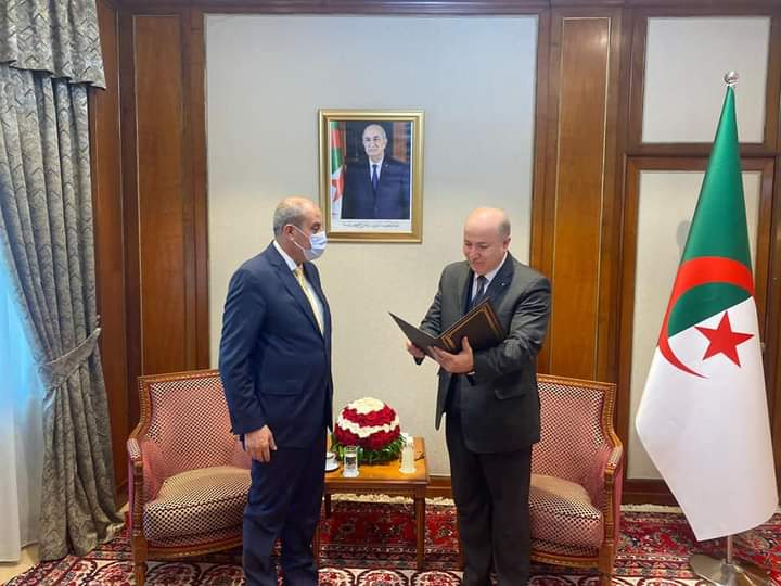 وزير الصناعة يبحث مع الجزائر إعادة تشغيل خط طيران مباشر
