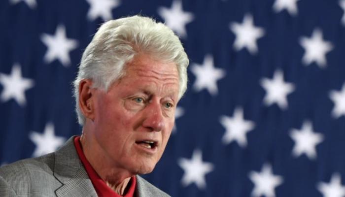 بيل كلينتون يخرج عن صمته.. ماذا قال عن الديمقراطية بأمريكا؟