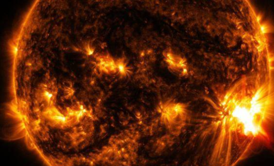 ثوران شمسي ضخم يضرب الأرض