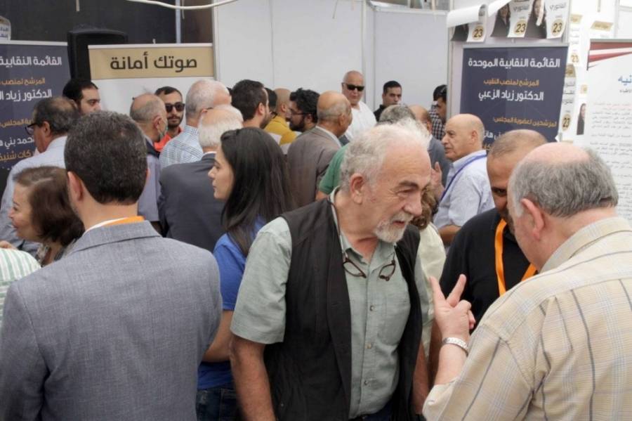 اقبال محدود على انتخابات الاطباء  صور