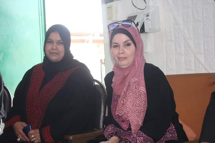 جناح الرحمة الخيرية والعز والكرم بالتعاون مع شركة الحوري للسياحة والسفر والحج والعمرة يقومون بزيارة لمدرسة حور الثانوية للبنات