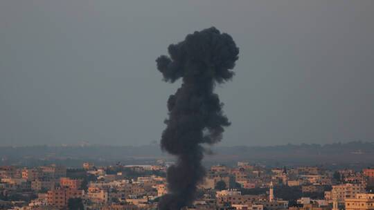 الجيش الإسرائيلي ينشر فيديوهات للغارات على غزة ويزعم قصف مواقع لحركة حماس