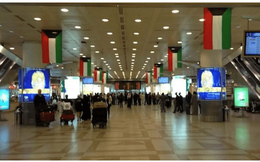 الكويت تضبط (بدون) حاول السفر بجواز مواطن