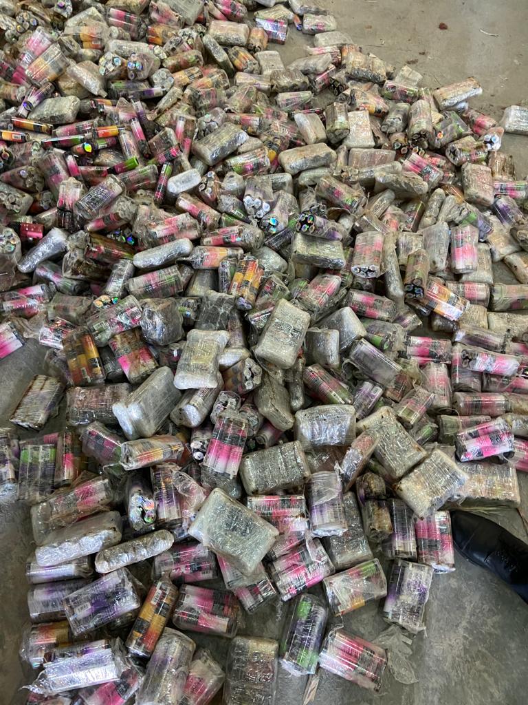 الجمارك الأردنية تحبط تهريب سجائر إلكترونية ولوازمها  ...صور