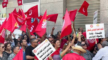 تقرير: إضراب الشغل يربك الرئيس التونسي ويحدد خياراته