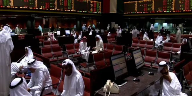 الأحمر يعم الأسهم العربية.. خسائر قوية في السعودية والكويت