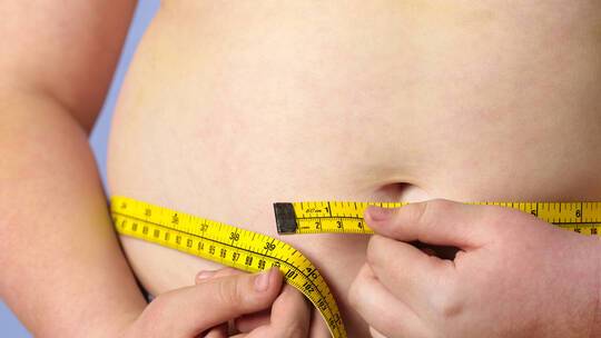 السمنة في مرحلة الطفولة تزيد من خطر الإصابة بحالة لا علاج لها عند التقدم في السن