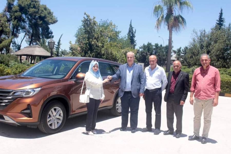 بلقر يسلم جائزة برنامج رمضان معنا احلى 2022..صور