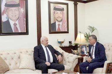 وزير الداخلية يلتقي نظيره الفلسطيني ويبحثان سبل التعاون والتنسيق