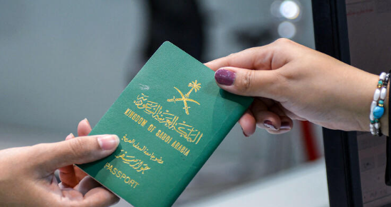 السعودية ترفع تعليق سفر مواطنيها لعدة دول