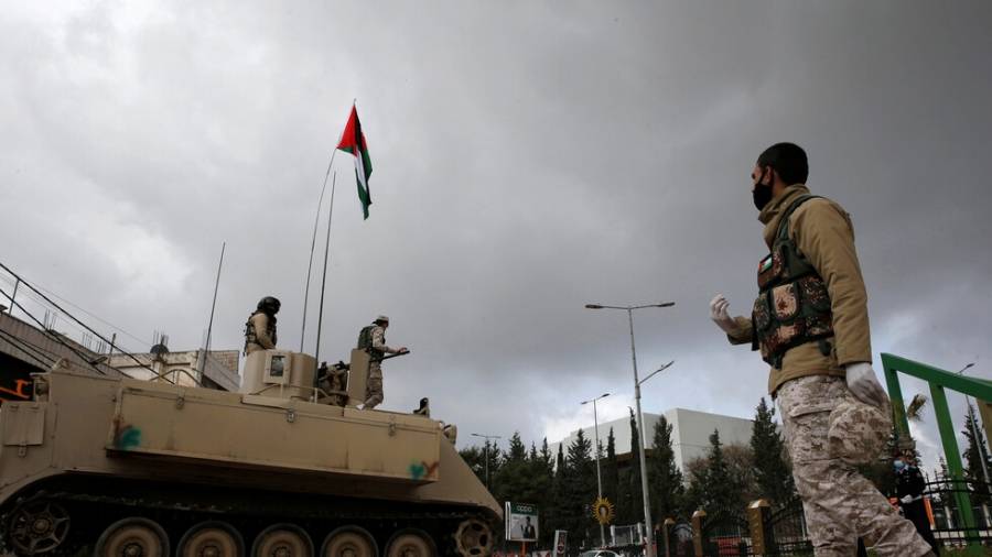 الجيش يحبط عملية تسلل وتهريب مخدرات على الحدود السورية