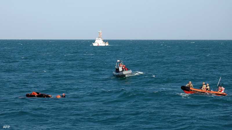 البحرية الأميركية تتصدى لزوارق إيرانية قرب مضيق هرمز