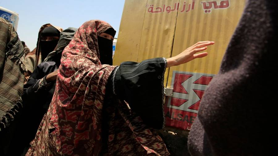 بسبب نقص التمويل..الغذاء العالمي يعلّق كل أنشطته في اليمن