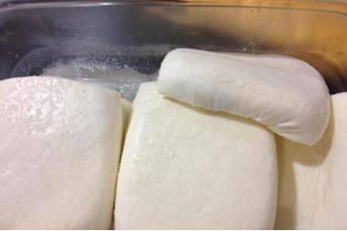 إتلاف طن من اللحوم و 3 أطنان من الجبنة في عمان والزرقاء