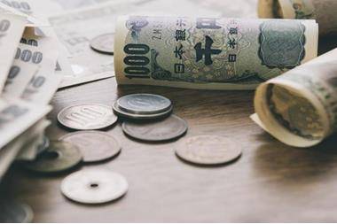 الين الياباني يهوي لأدنى مستوى في 24 عاما