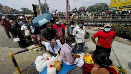 رئيس وزراء سريلانكا يعلن انهيار اقتصاد البلاد