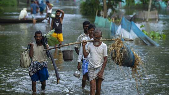 تلفزيون: عدد ضحايا الفيضانات في شمال شرق الهند يتجاوز 100 شخص