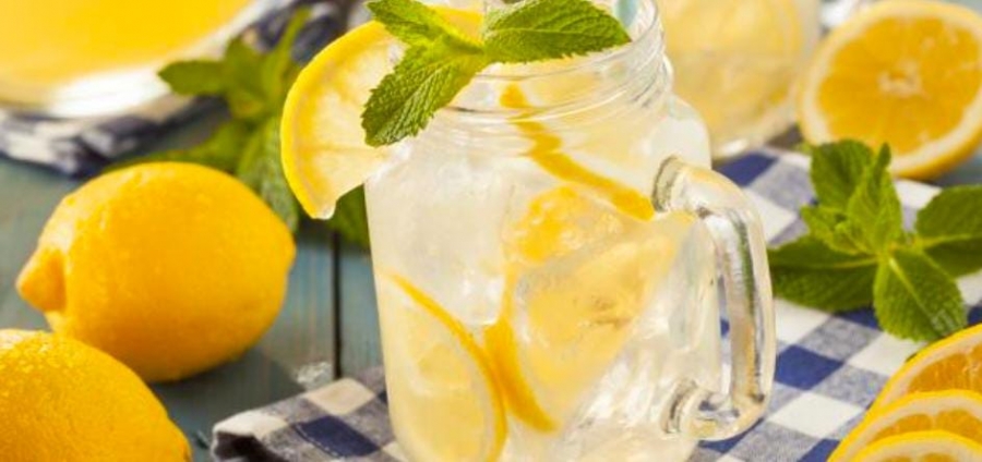ماذا يحدث للجسم عند شرب عصير الليمون...تطهير الأمعاء