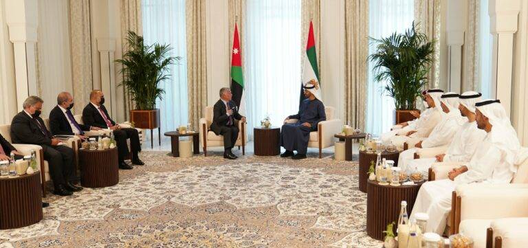 الملك يؤكد الحرص على توطيد العلاقات مع الإمارات